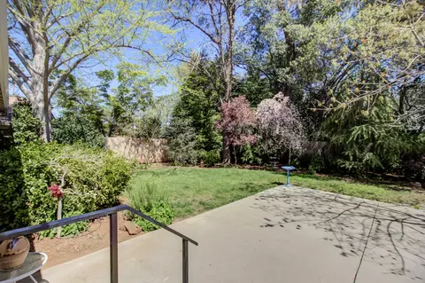 1861 Cameo Ct, Redding, CA 96002