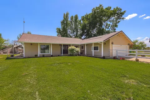 22049 Los Alamos Dr, Cottonwood, CA 96022