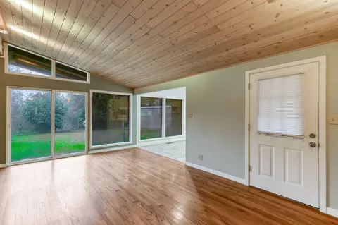 1497 Riviera Dr, Redding, CA 96001 photo 9