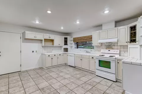 1497 Riviera Dr, Redding, CA 96001 photo 15
