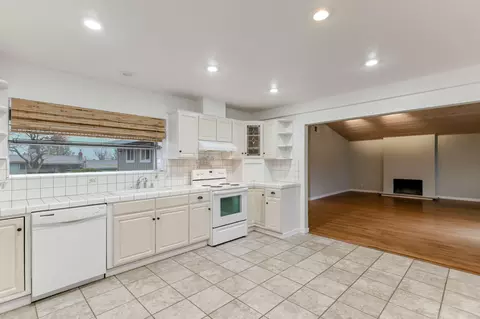 1497 Riviera Dr, Redding, CA 96001 photo 16