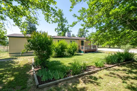 21921 Robledo Rd, Palo Cedro, CA 96073
