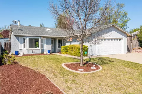 1310 Nighthawk Ln, Redding, CA 96003