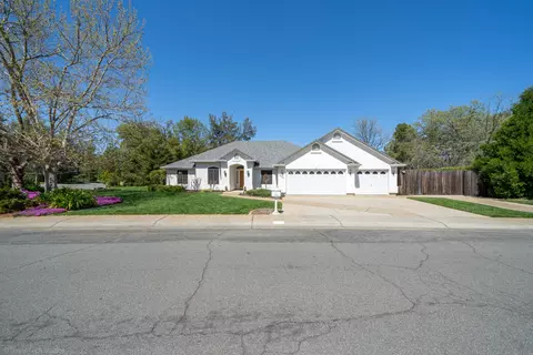 2380 El Vista St, Redding, CA 96002 photo 2