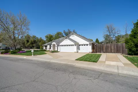 2380 El Vista St, Redding, CA 96002 photo 3