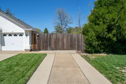 2380 El Vista St, Redding, CA 96002 photo 4