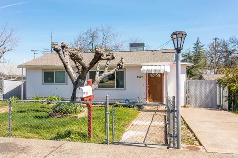 1525 Mesa St, Redding, CA 96001