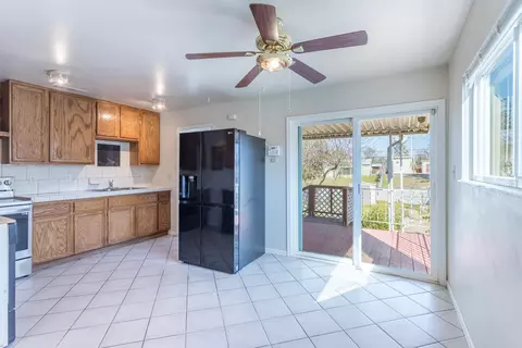 1525 Mesa St, Redding, CA 96001 photo 9