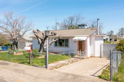 1525 Mesa St, Redding, CA 96001 photo 2