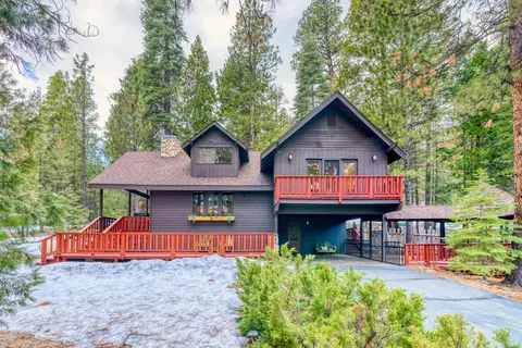 12630 Sugar Loaf Ln, Old Station, CA 96071