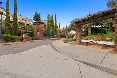 3196 Colombard, Redding, CA 96001 photo 2