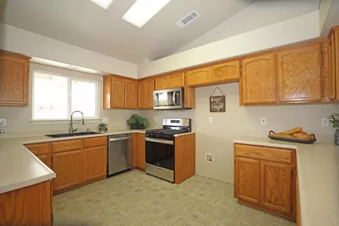 3395 Meridian Dr, Redding, CA 96002 photo 6