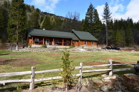 27260 Vanishing Pines Rd, Fall River Mills, CA 96028