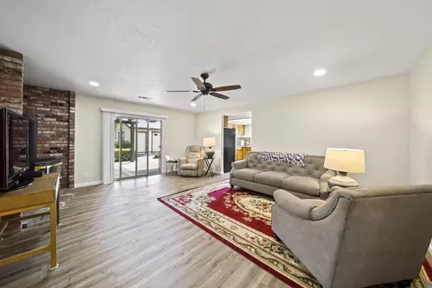 2745 Amethyst Way, Redding, CA 96003 photo 4