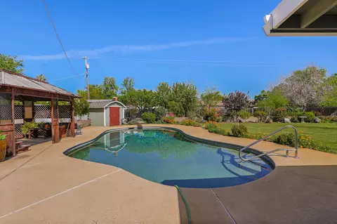 7017 Granada Dr, Redding, CA 96002