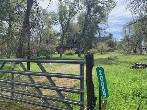 20059 Parocast Rd, Redding, CA 96003