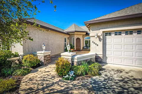 3698 Deuce Way, Redding, CA 96002