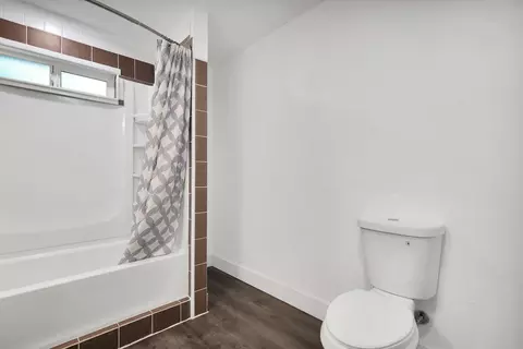 Bath - 21325 Albatross Way, Redding, CA 96003 photo 2 of 3