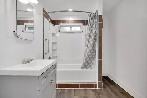Bath - 21325 Albatross Way, Redding, CA 96003 photo 3 of 3