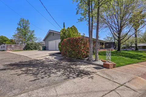 3340 Panorama Dr, Redding, CA 96003 photo 9