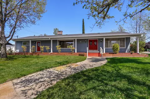 3340 Panorama Dr, Redding, CA 96003