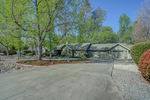19710 Midland Dr, Redding, CA 96003