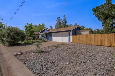 4320 Melody Ln, Redding, CA 96001 photo 2