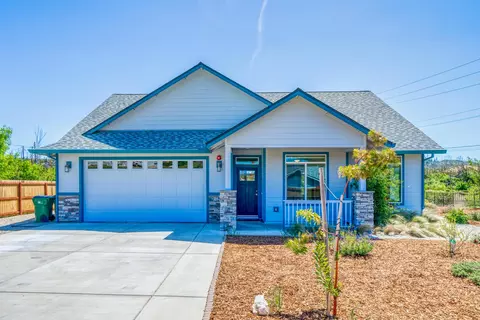 16072 Bush St, Redding, CA 96001