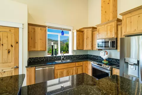 16072 Bush St, Redding, CA 96001 photo 9