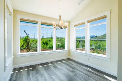 16072 Bush St, Redding, CA 96001 photo 12