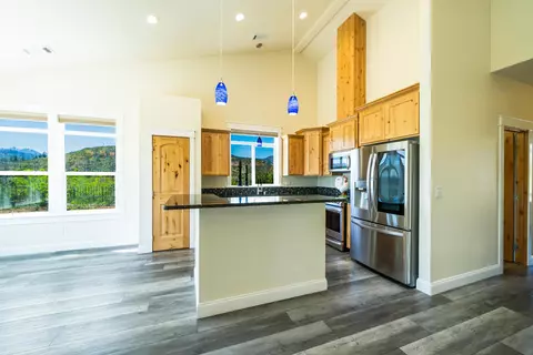 16072 Bush St, Redding, CA 96001 photo 8