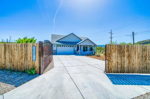 16072 Bush St, Redding, CA 96001 photo 3