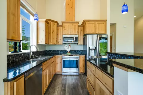 16072 Bush St, Redding, CA 96001 photo 10