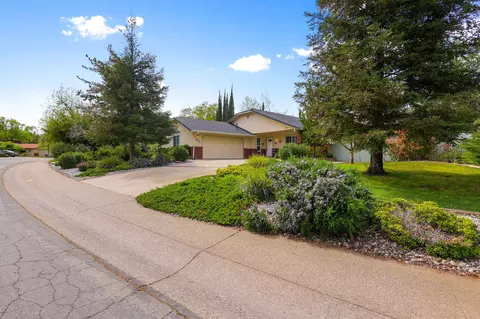 1992 Kildare Dr, Redding, CA 96001
