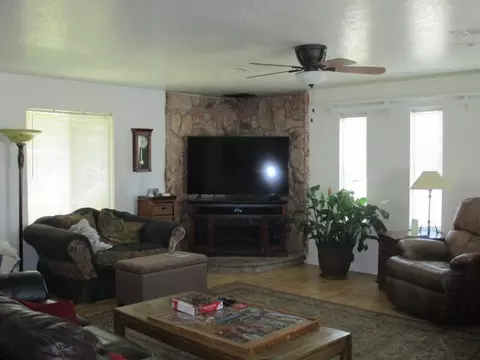 2480 Oriole Dr, Red Bluff, CA 96080 photo 4