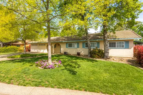 1318 Lorraine Dr, Redding, CA 96002