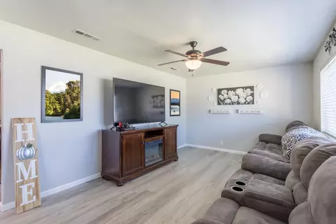 2185 Solar Way, Redding, CA 96002 photo 5
