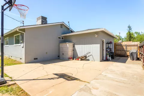 2185 Solar Way, Redding, CA 96002 photo 17