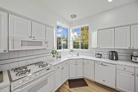 1400 Woodbridge Ct, Redding, CA 96002 photo 5