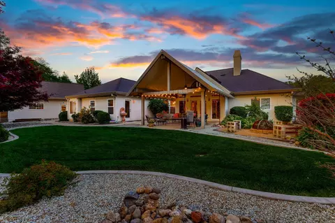 3434 Forest Hills Ct, Redding, CA 96002
