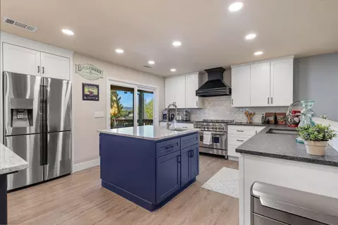 6055 Gleneagles Ct, Redding, CA 96003 photo 8