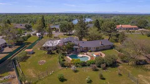 6445 Clear View Dr, Anderson, CA 96007