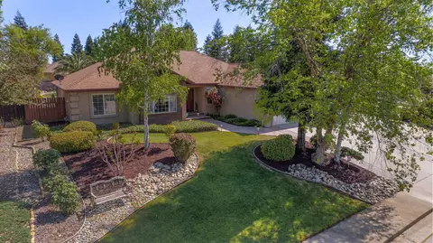 2045 Princeton Way, Redding, CA 96003 photo 2