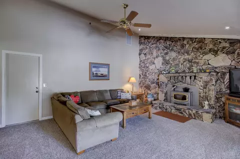 7242 Loftus Rd, Redding, CA 96002 photo 16