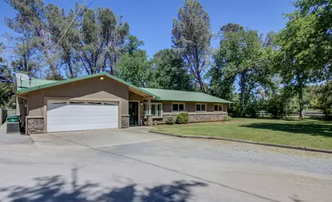 7242 Loftus Rd, Redding, CA 96002