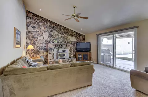 7242 Loftus Rd, Redding, CA 96002 photo 14