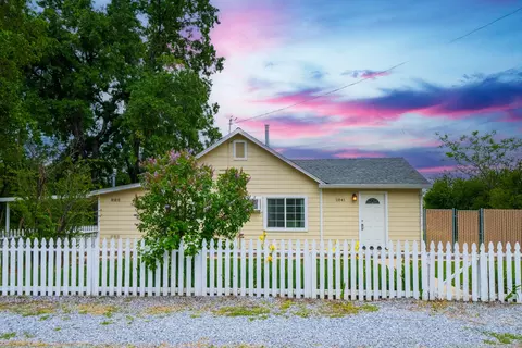 2841 Girvan Rd, Redding, CA 96001 photo 2