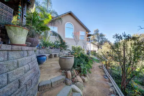 2305 Chestnut St, Redding, CA 96001