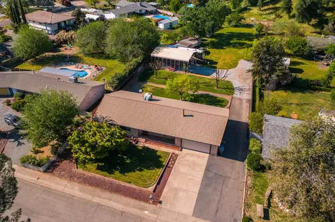 1742 Filaree Dr, Redding, CA 96002 photo 3
