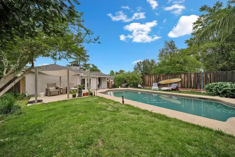2055 Gold St, Redding, CA 96001 photo 3